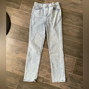 Eddie Bauer Voyager Light Denim Straight Legged Jeans Size 4